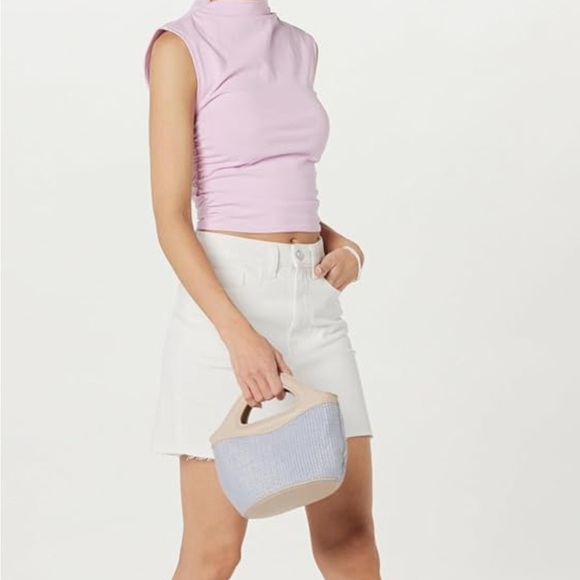 Elegant White Mini Skirt - Picture 3 of 3